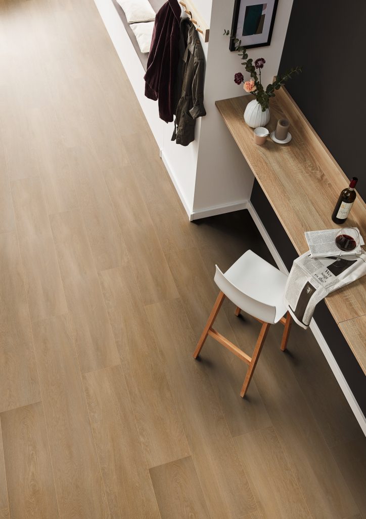 HYDROTOTTALPLUS D8004 ROBLE LEGEND 1380X242X8 mm AC6