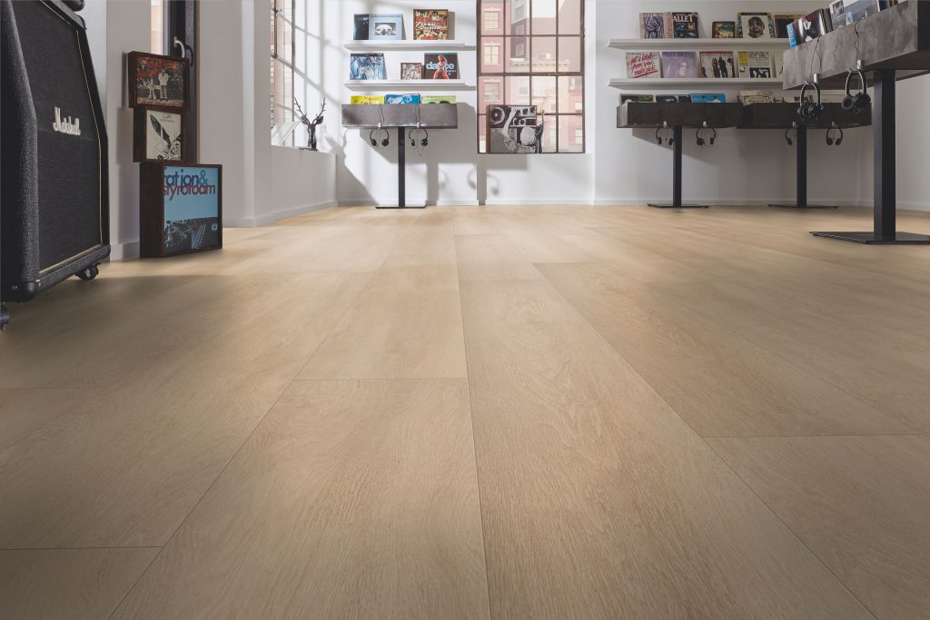 HYDROTOTTALPLUS D8005 ROBLE INVICTUS 1380X242X8 mm AC6